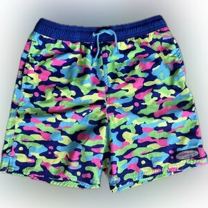 Vibrant Vineyard Vines Camo Swim Shorts - Size Medium (12-14)
